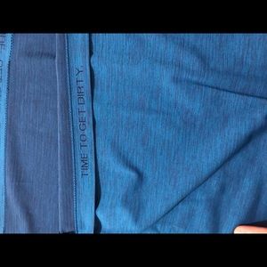 Men’s Large Metal Vent Lululemon shirt